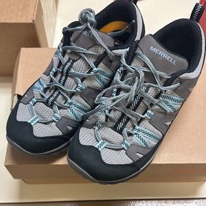 Brand New but Missing right insole. Merrell Siren Sport 3